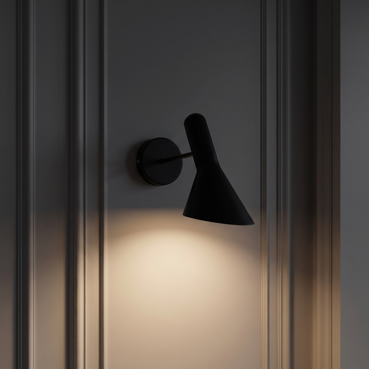 Czarny kinkiet do sypialni – nowoczesny LED | CONARO