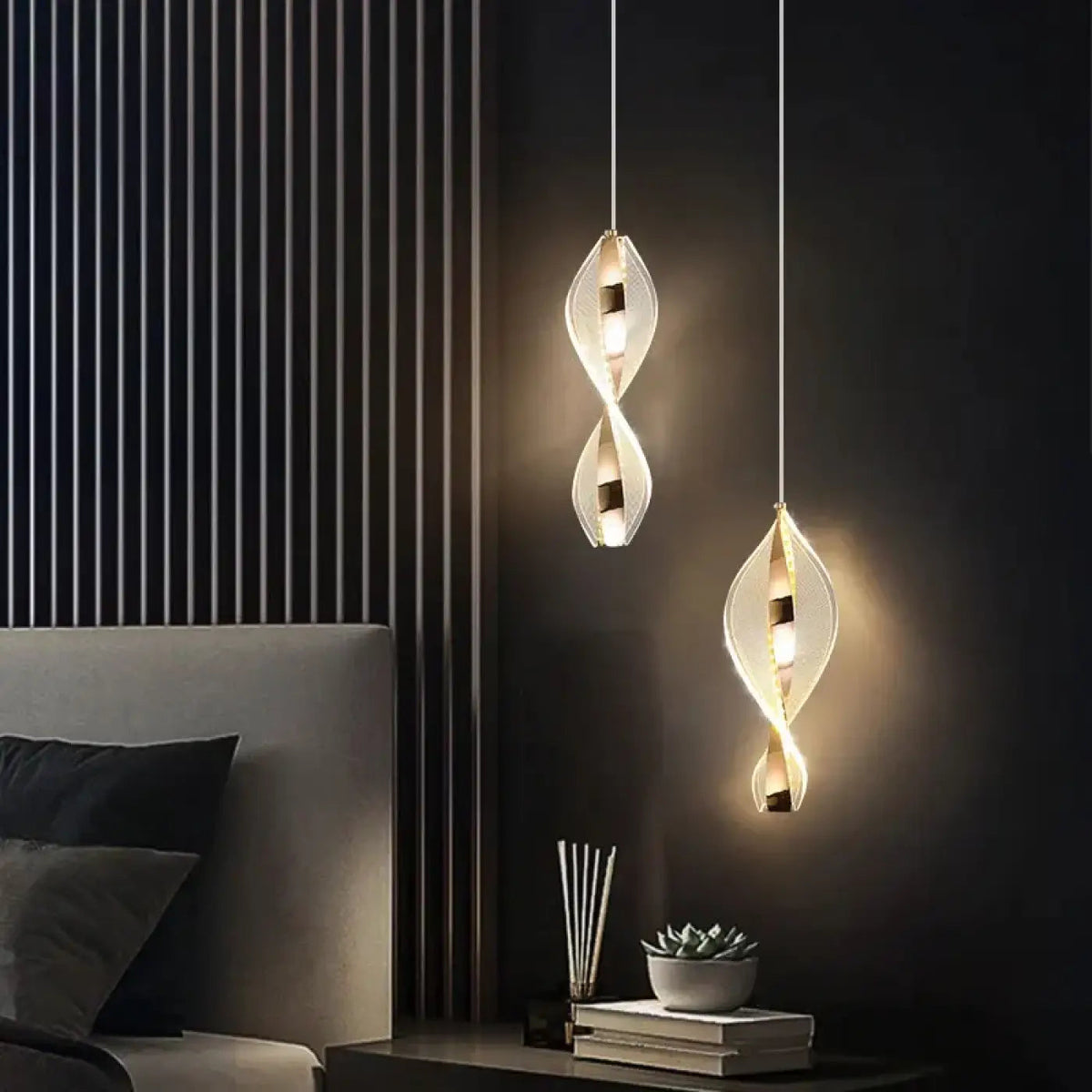 Lampa wisząca akrylowa spiralna złota | Ilmuna