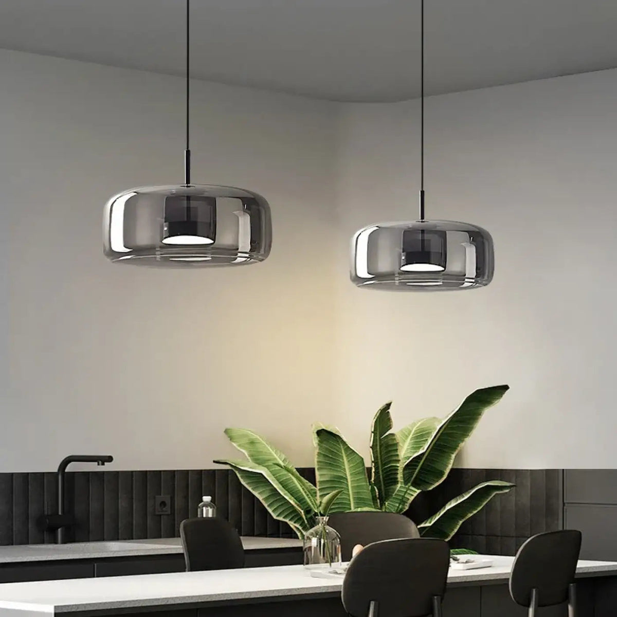 Lampa wisząca szklana metalowa czarna | Eccoria