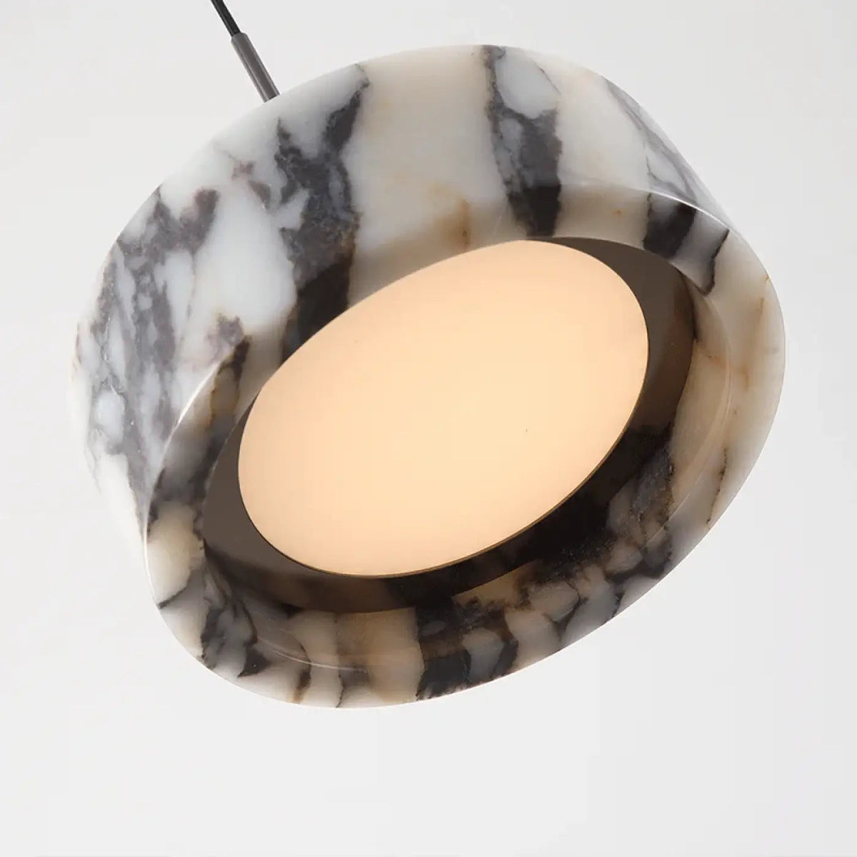 Lampa wisząca z polerowanego marmuru – ujęcie 2