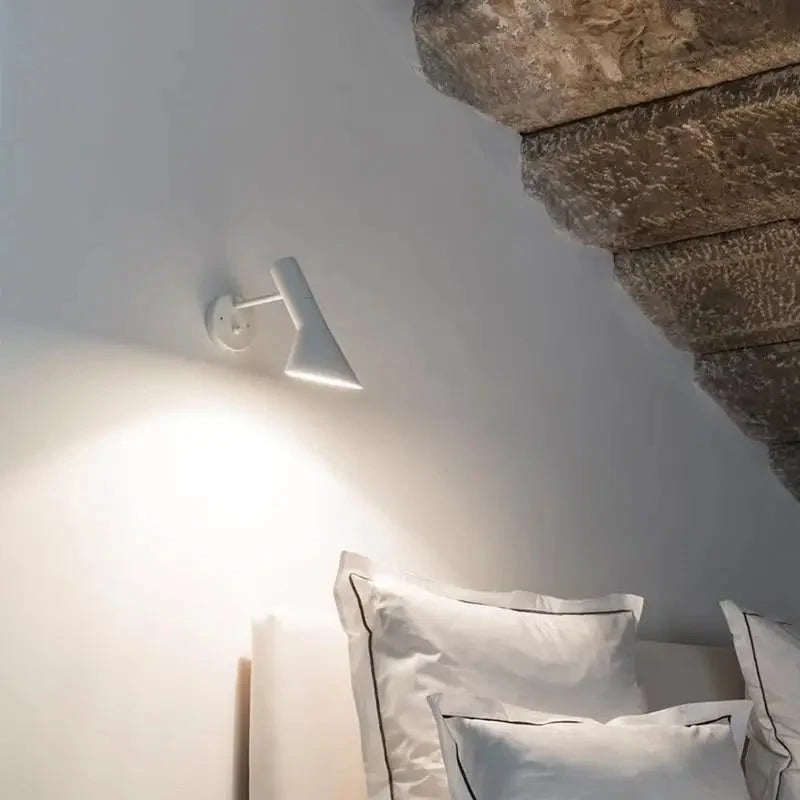 Czarny kinkiet do sypialni – nowoczesny LED – ujęcie 2