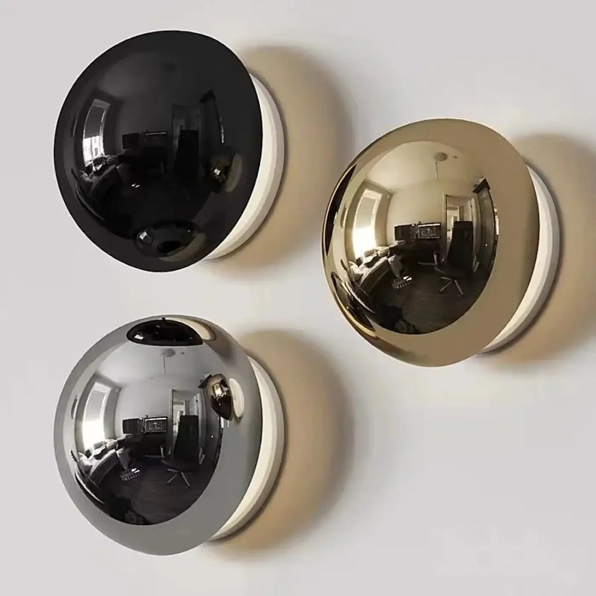 Kinkiet chrom – okrągła lampa LED – ujęcie 3