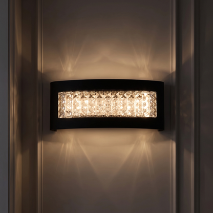 Kinkiet czarny z kryształkami – LED | SUTYRITE – zapalone światło