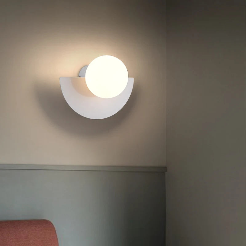 Kinkiet kula biała – LED, kute żelazo – ujęcie 7
