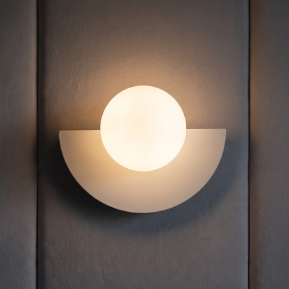 Kinkiet kula biała – LED, kute żelazo | SFERA – zapalone światło
