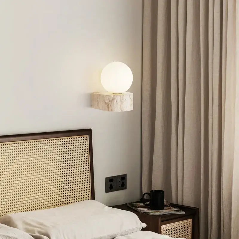 Lampa kula kinkiet do salonu