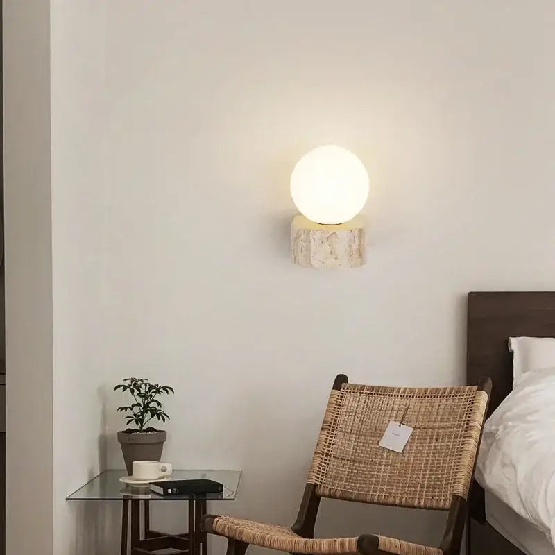 Lampa kula kinkiet do sypialni