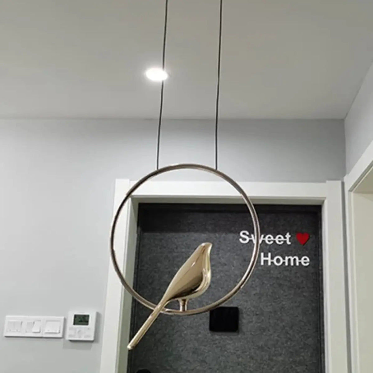 Lampa wisząca aluminiowa akrylowa złota | Laurelia