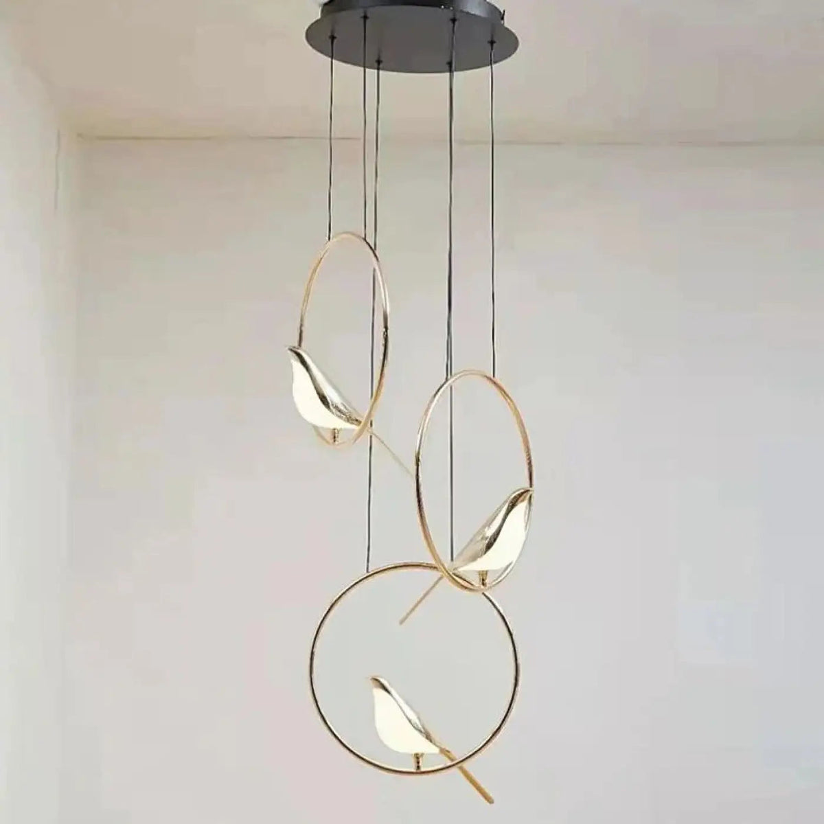 Lampa wisząca aluminiowa akrylowa złota | Laurelia