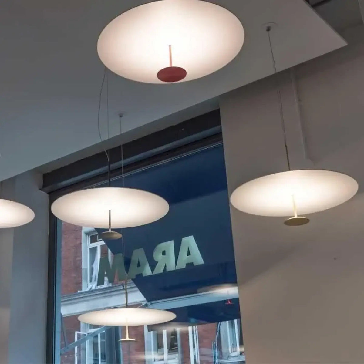 Lampa wisząca aluminiowa owalna złota | Rivoria