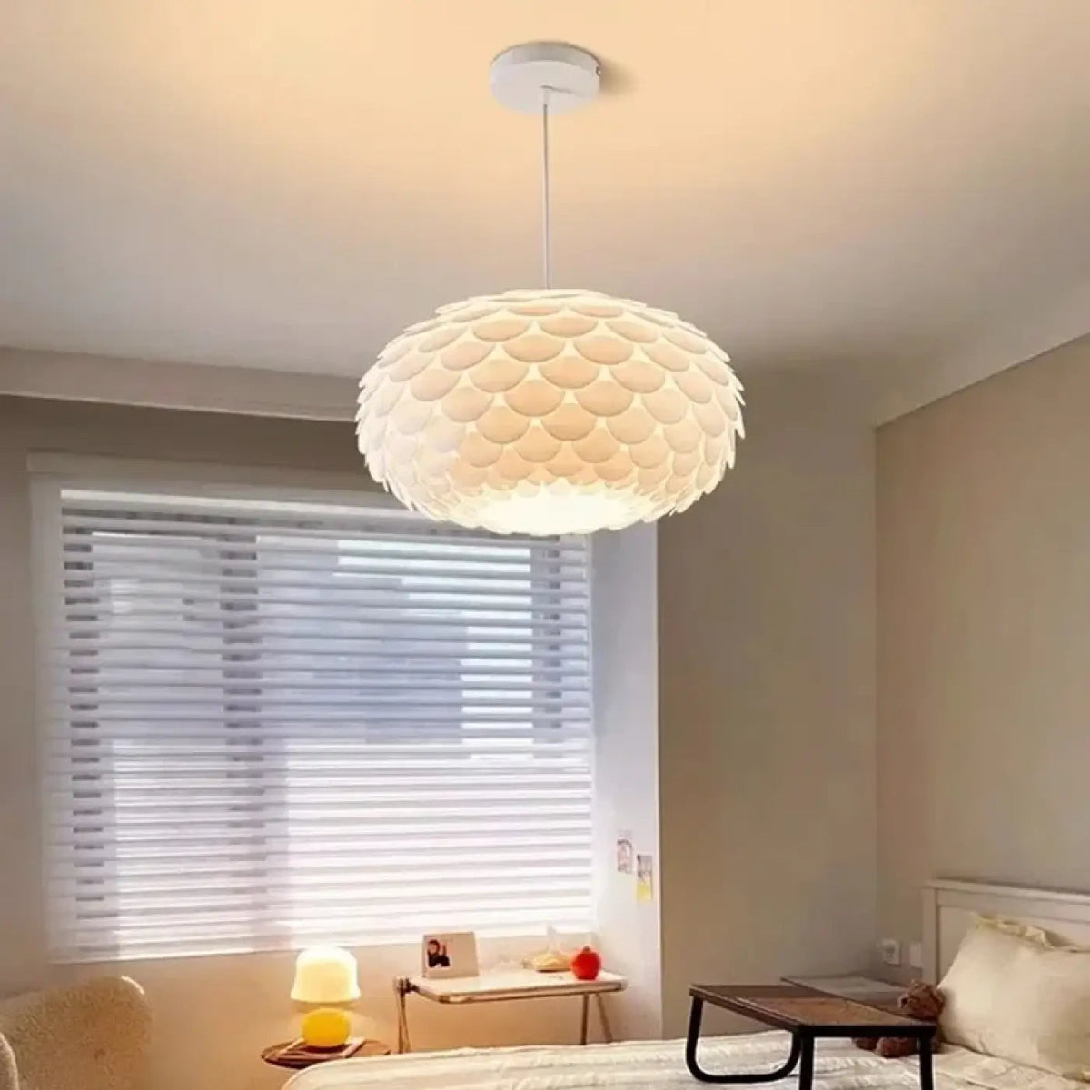 Lampa wisząca biała do sypialni | Orella