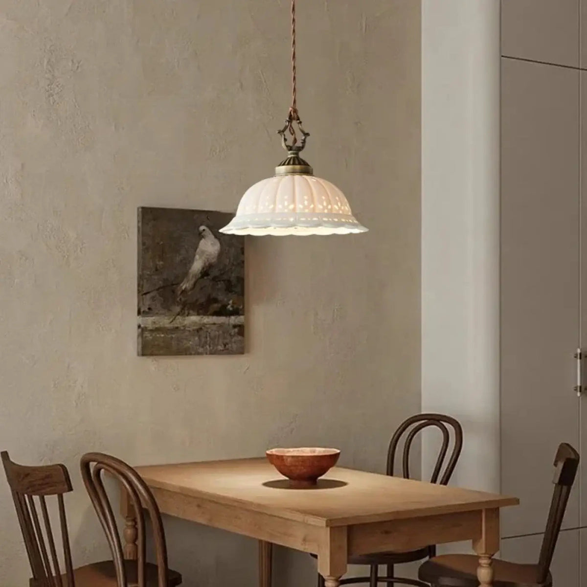 Lampa wisząca biała retro | Ravelle