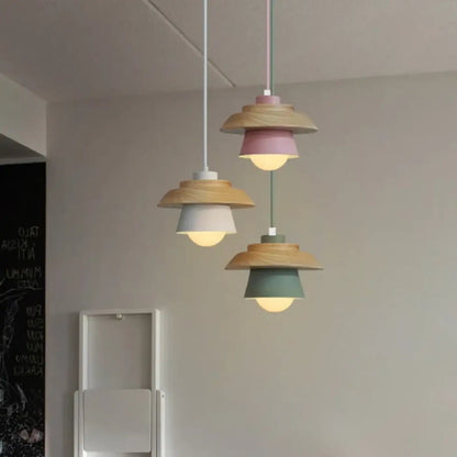 Lampa wisząca czarno drewniana | Gravicia