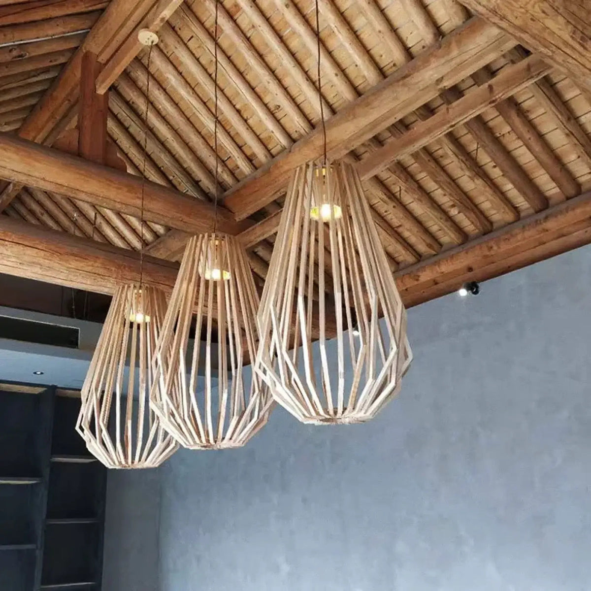 Lampa wisząca drewniana belka | Della