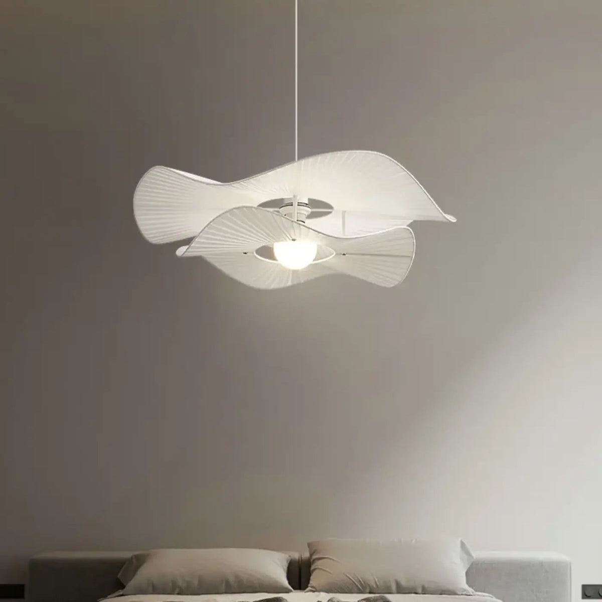 Lampa wisząca elegancka falowana biała | Brenanta