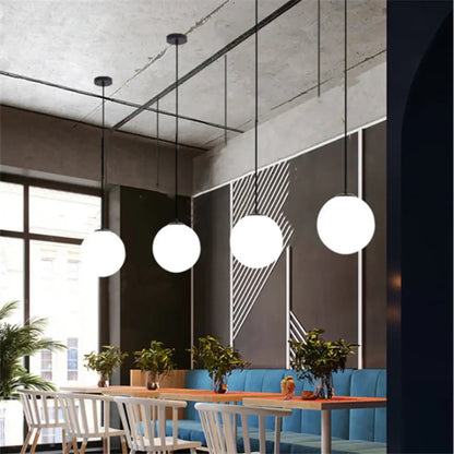 Lampa wisząca kula czarna | Vallesca