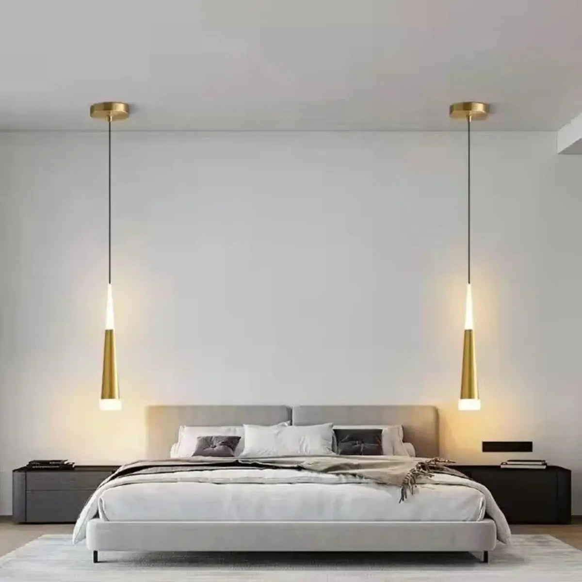 Lampa wisząca minimalistyczna złota stożek | Ostampa