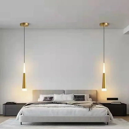 Lampa wisząca minimalistyczna złota stożek | Ostampa