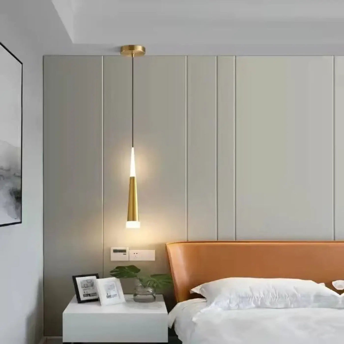 Lampa wisząca minimalistyczna złota stożek | Ostampa