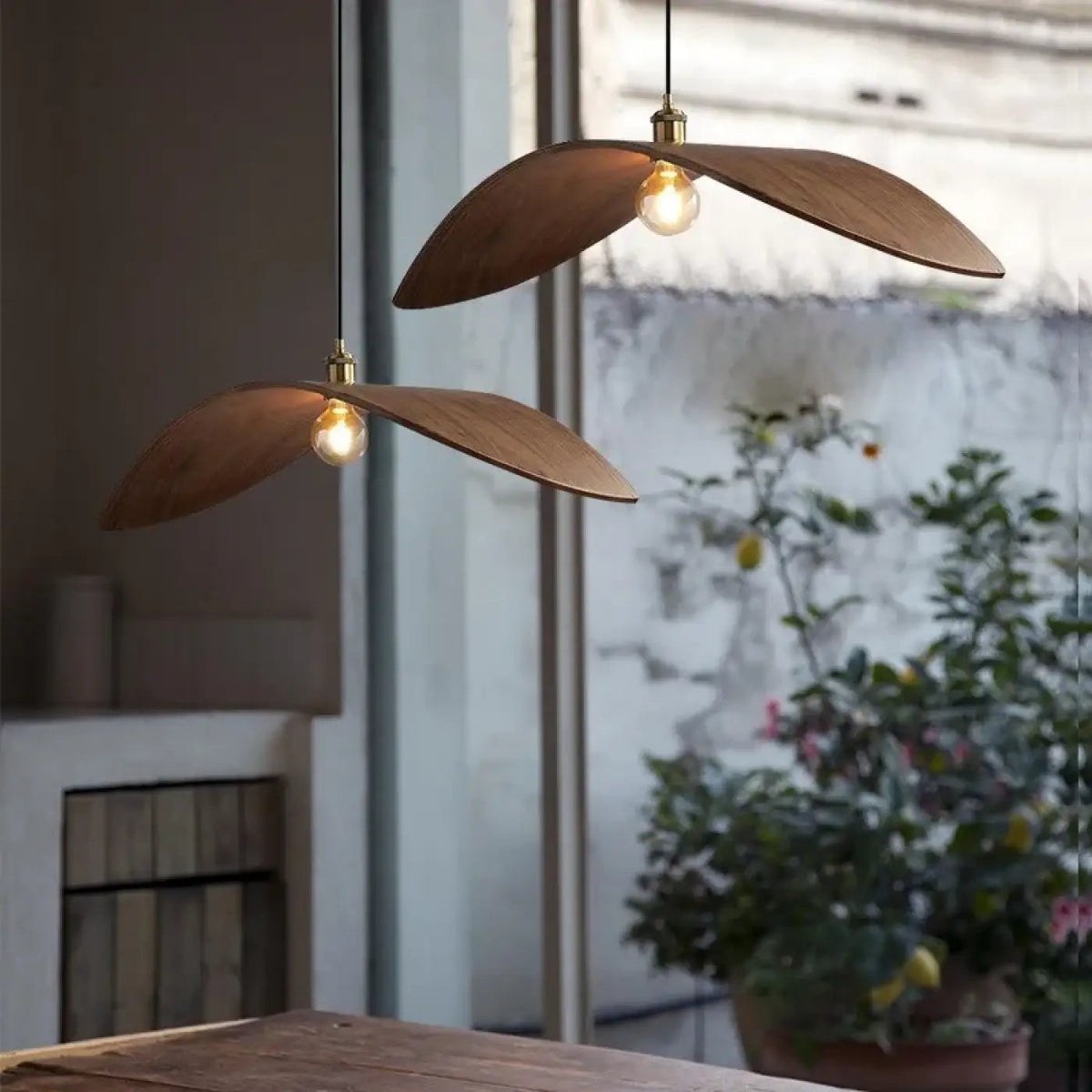 Lampa wisząca na belce drewnianej | Boralda