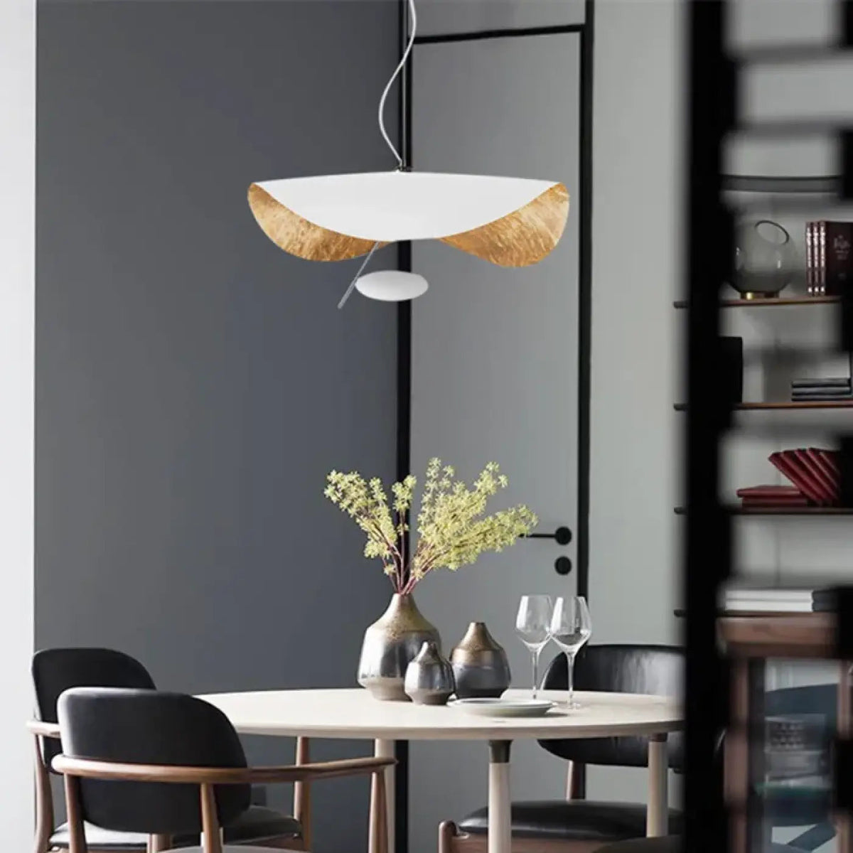 Lampa wisząca rzeźbiarska czarna biała | Silina