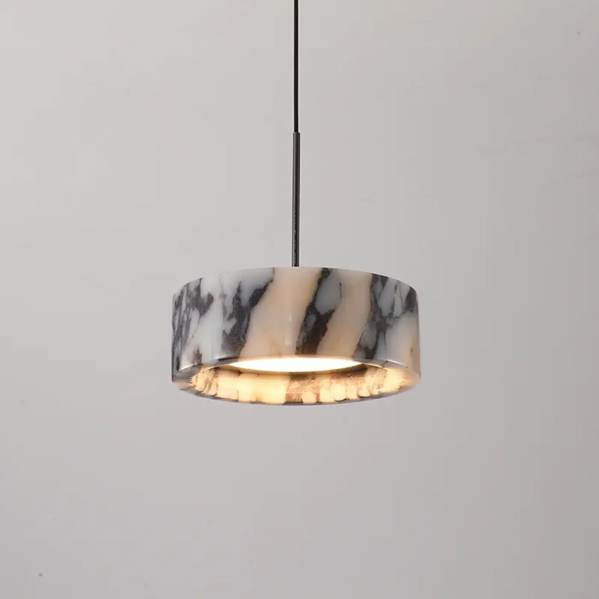 Lampa wisząca z polerowanego marmuru