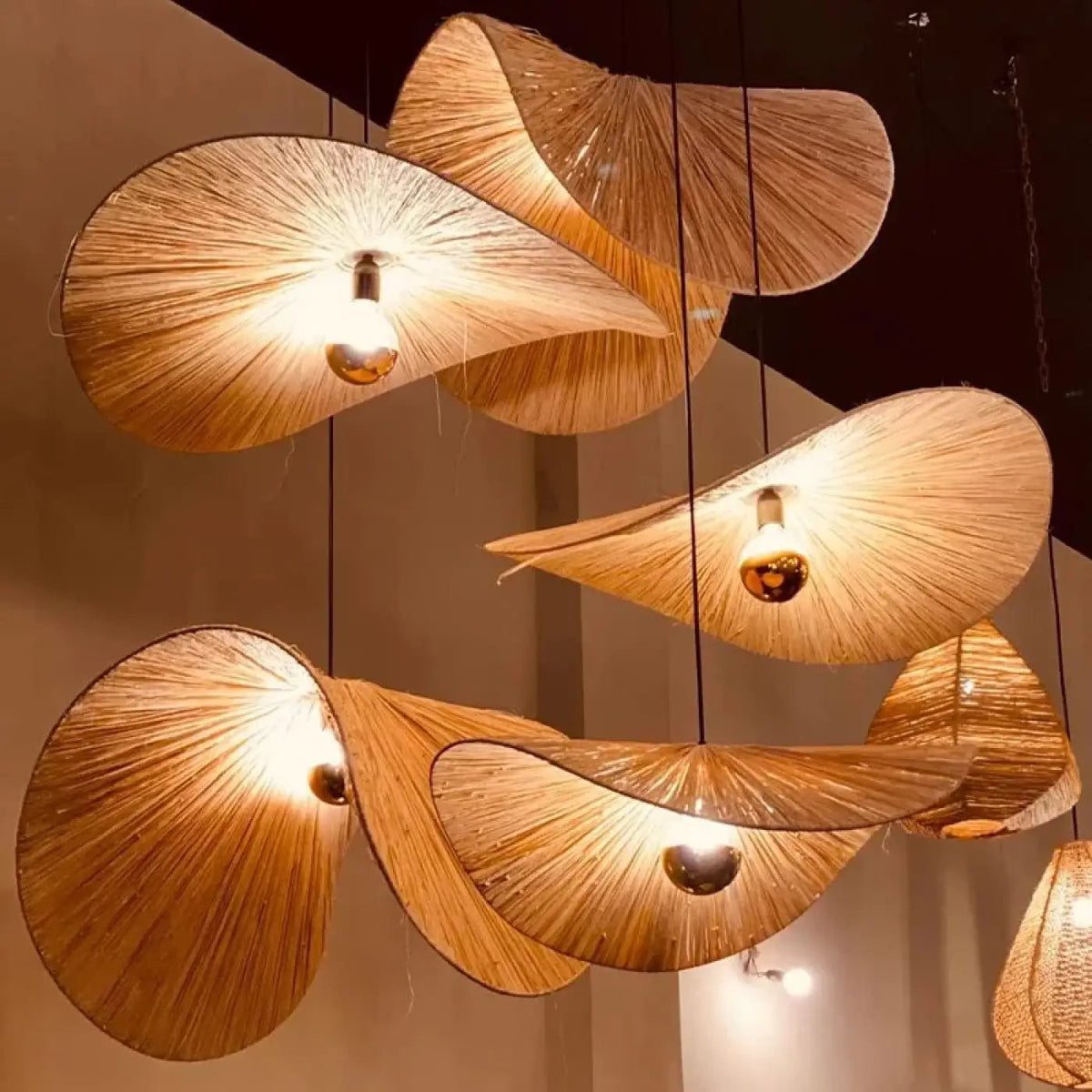 Lampa wisząca bambusowa kapelusz falowany | Vorelia
